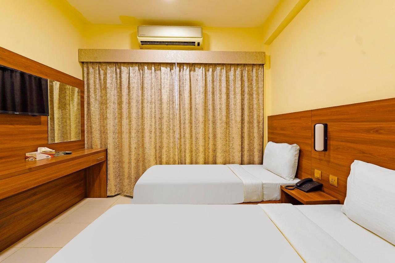 Oyo 925 Emirates Hotel Dubai Exterior photo