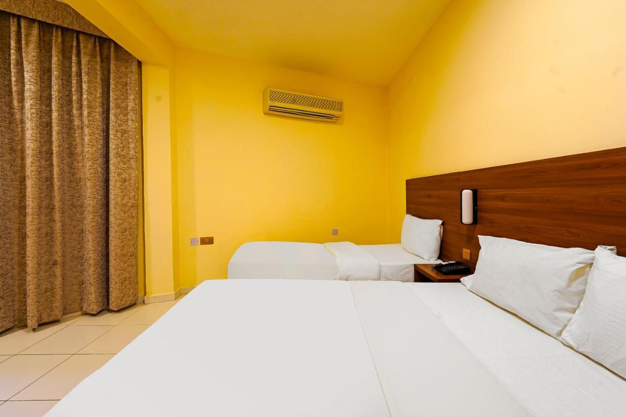 Oyo 925 Emirates Hotel Dubai Exterior photo